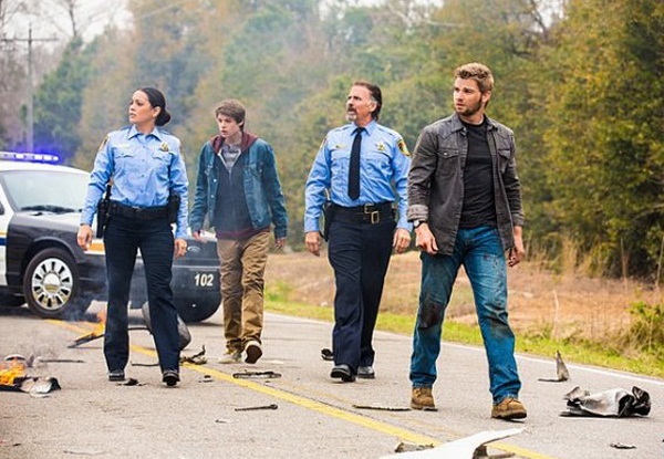 Under The Dome 1x01 5