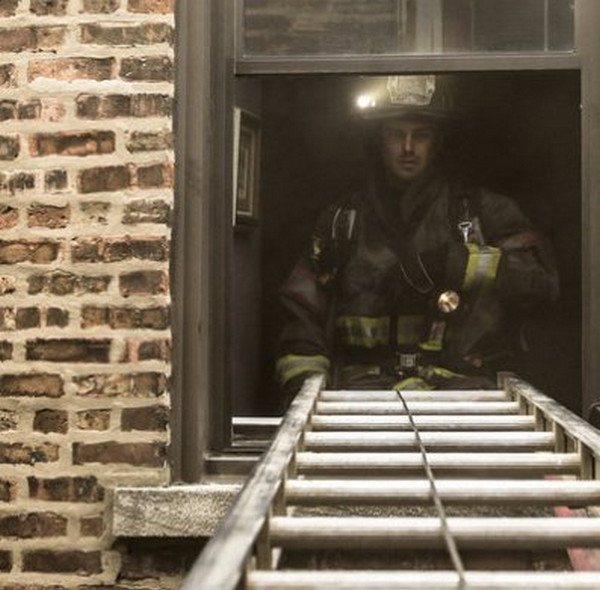 Chicago Fire 2x01 1