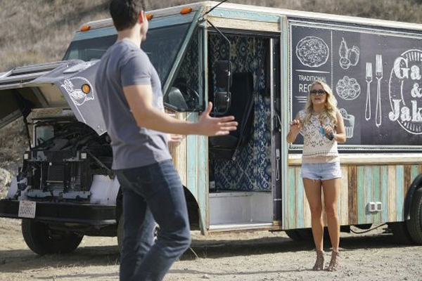 Young And Hungry 3x01 (1)