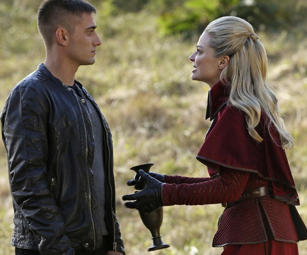 Once Upon a Time in Wonderland 1x08 2